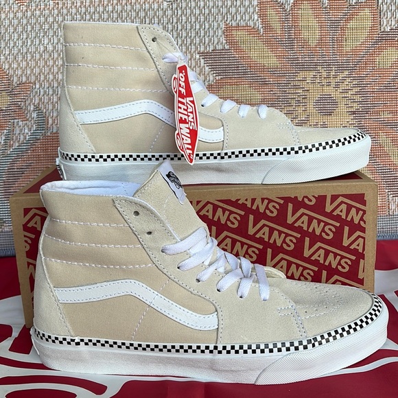 Vans Shoes - Vans WMNS Sk8-Hi Tapered
Checkerboard Foxing Turtl
VN0A4U16DJR
sneakers